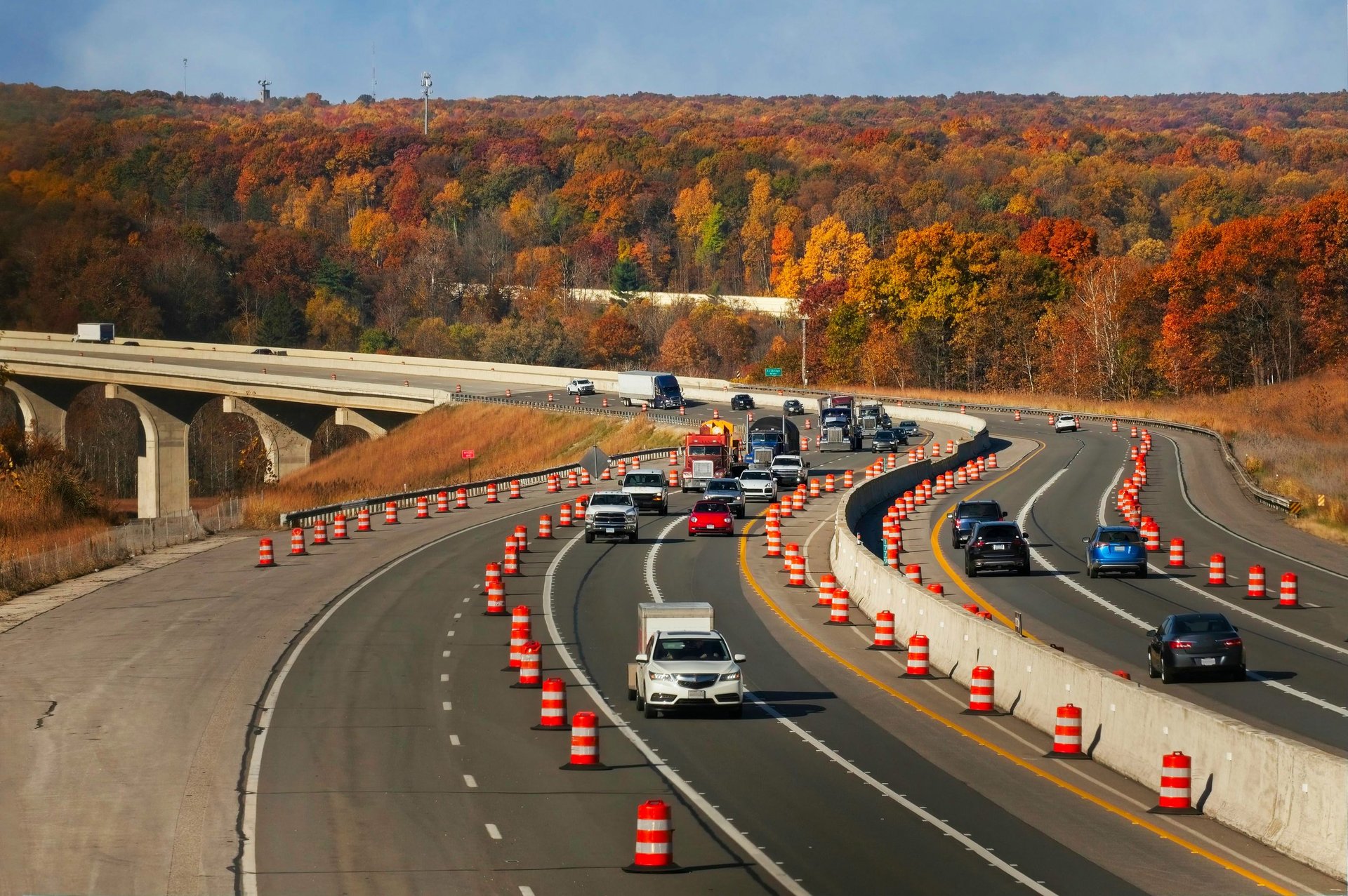 Oncoming traffic on a highway rounding a curve.